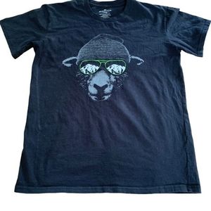 Global culture men's large goat T-shirt